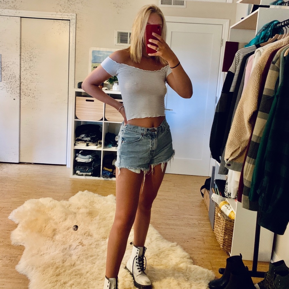 Brandy Melville off the shoulder top
